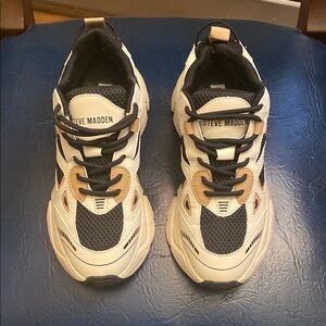 Steve Madden Black and White Sneakers Clydie Size 9 Color Block Platform